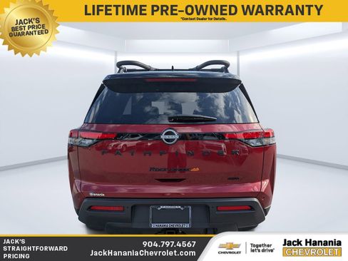 Used 2023 Nissan Pathfinder SV image 4