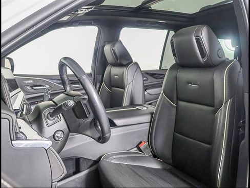 Used 2023 Cadillac Escalade Sport w/ LPO, ONYX Package RWD image 7