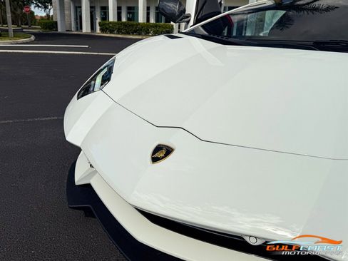 Used 2018 Lamborghini Aventador S image 3