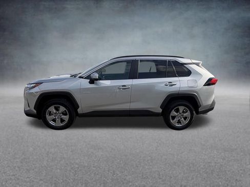 Used 2025 Toyota RAV4 XLE AWD/4WD image 2
