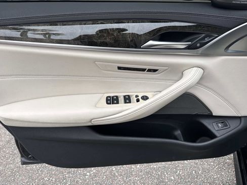 Used 2021 BMW M550i xDrive M550i xDrive w/ Executive Package image 18