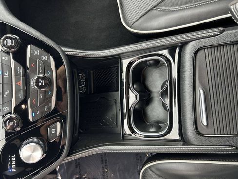 Used 2025 Chrysler Pacifica Limited FWD image 20