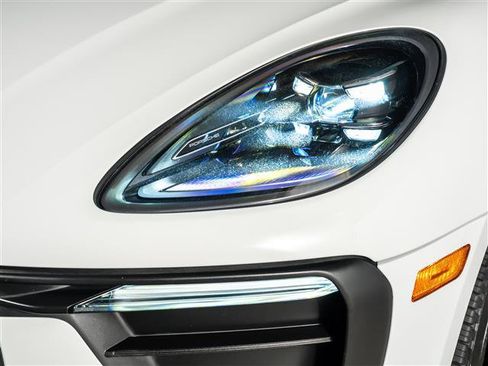 Used 2023 Porsche Macan AWD/4WD image 12