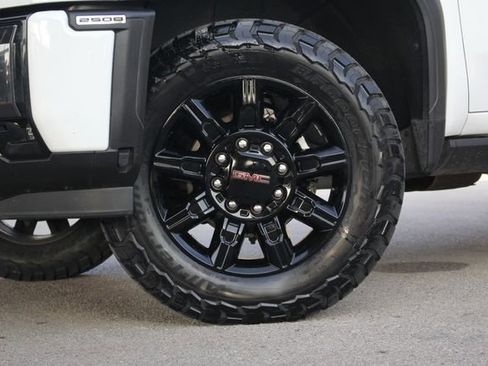 Used 2024 GMC Sierra 2500 AT4 w/ AT4 Premium Plus Package image 3