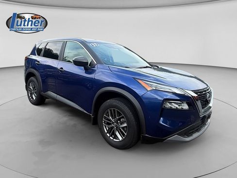 Used 2023 Nissan Rogue S AWD/4WD image 7