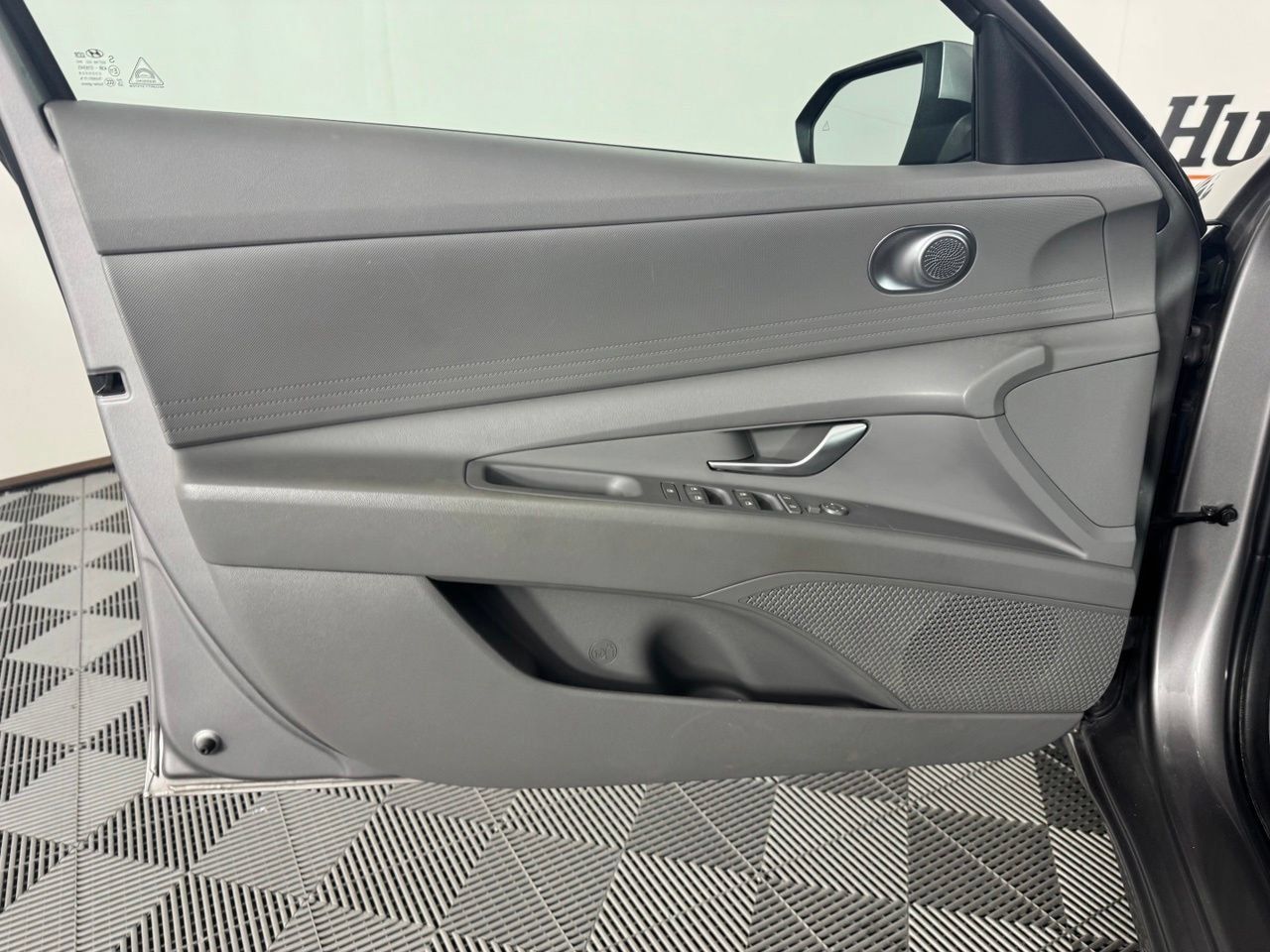 Used 2023 Hyundai Elantra SEL w/ Winter Weather Package FWD image 11