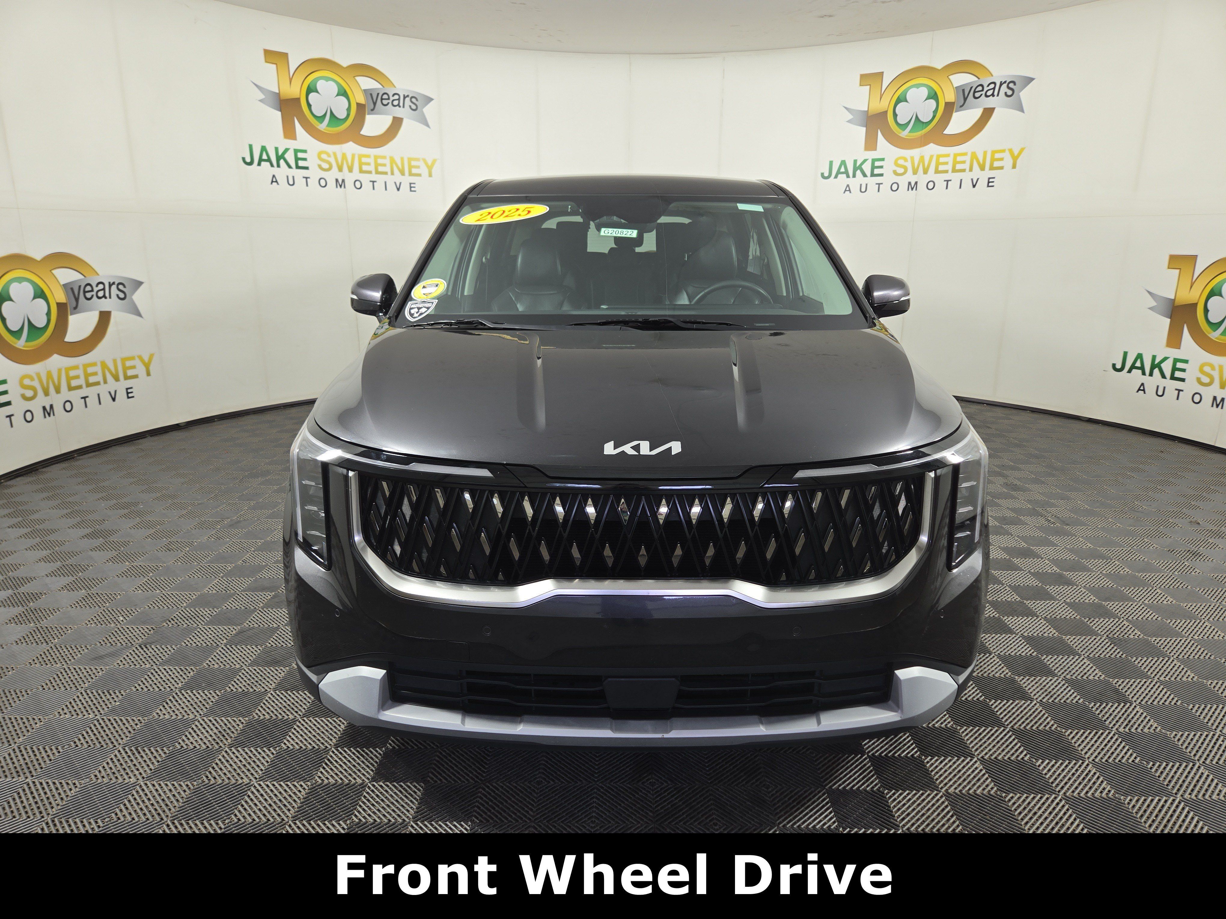 Used 2025 Kia Carnival FWD image 2