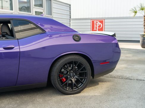 Used 2016 Dodge Challenger SRT Hellcat RWD image 5