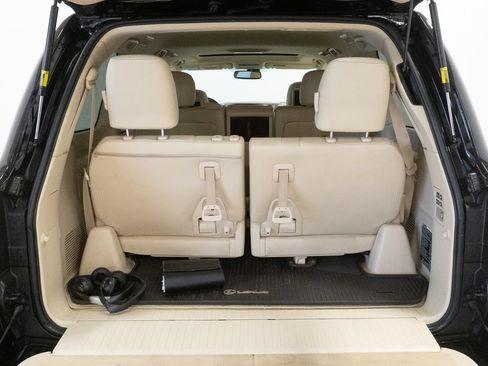 Used 2015 Lexus LX 570 4WD w/ Luxury Package image 36