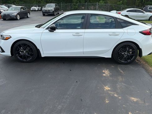Used 2024 Honda Civic Sport image 2