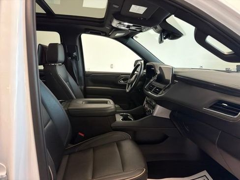 Used 2024 GMC Yukon XL SLT w/ SLT Luxury Package AWD/4WD image 42