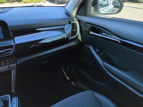 Used 2024 Kia Seltos S FWD image 16