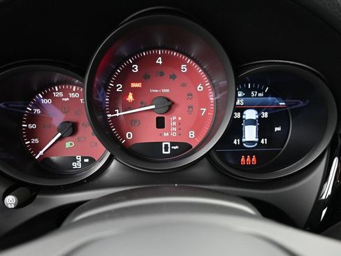 Certified 2025 Porsche Macan AWD/4WD image 27