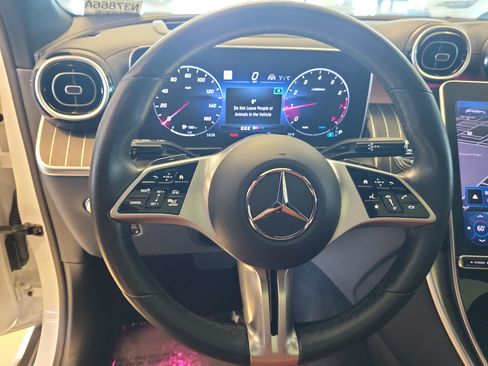Used 2024 Mercedes-Benz GLC 300 4MATIC image 30