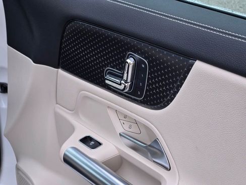 Used 2025 Mercedes-Benz GLA 250 4MATIC image 34