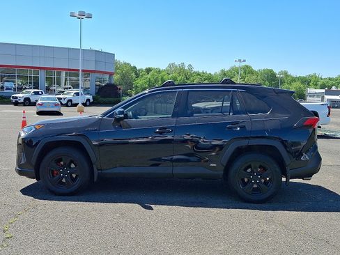 Used 2019 Toyota RAV4 XLE w/ Convenience Package AWD/4WD image 4
