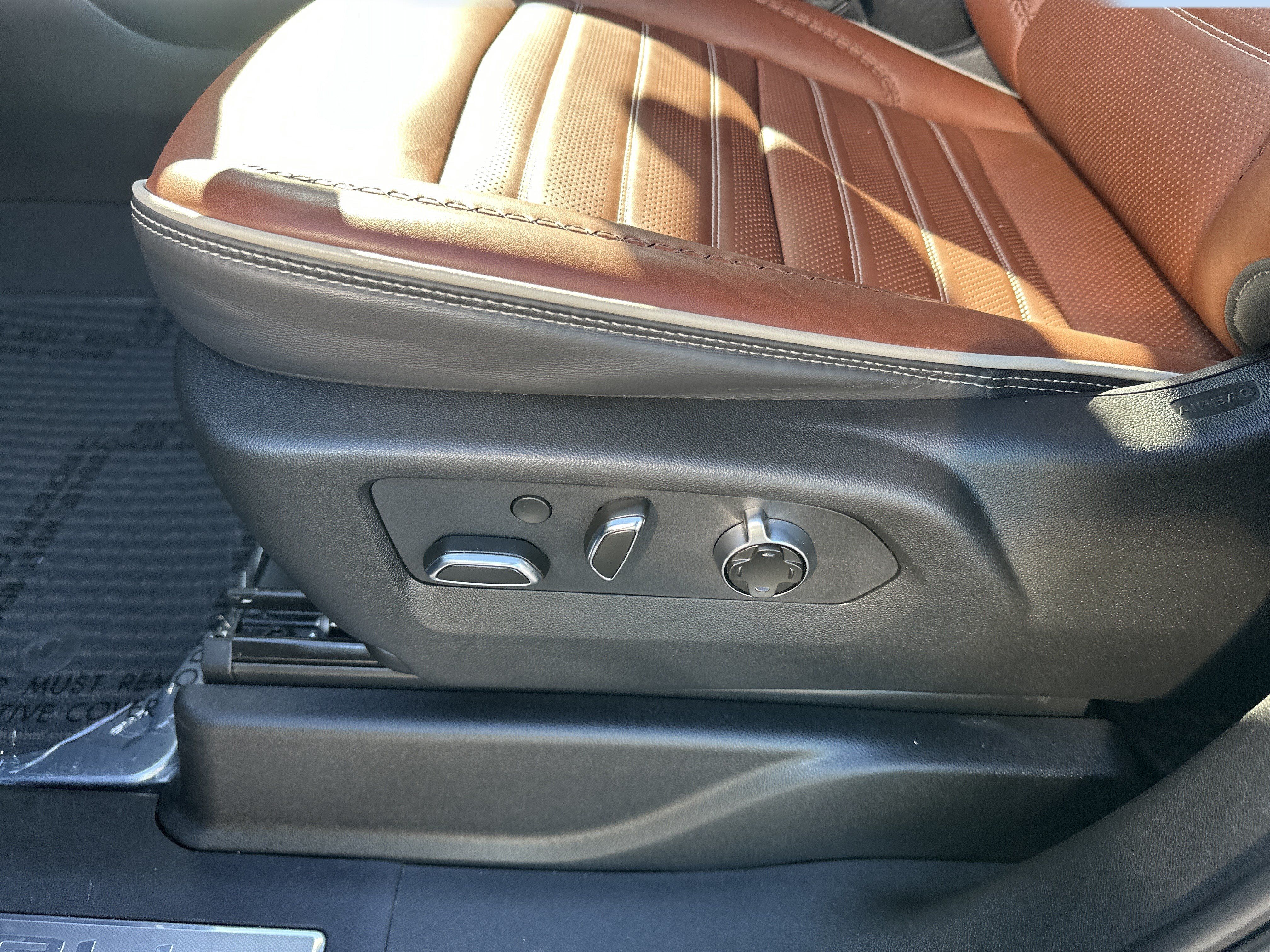 Certified 2023 GMC Yukon Denali Ultimate AWD/4WD image 13