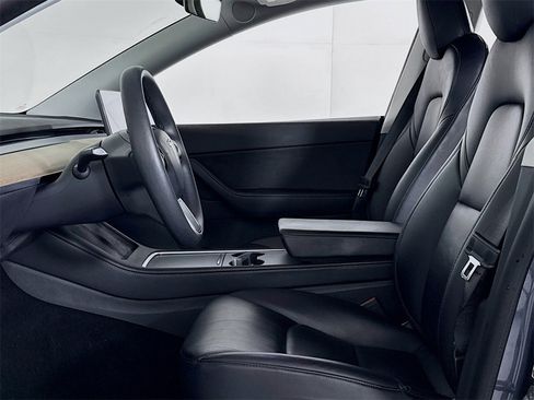 Used 2022 Tesla Model Y Performance image 10