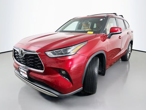 Used 2020 Toyota Highlander Platinum AWD/4WD image 3