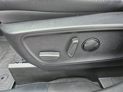 Used 2024 Ford Escape SE w/ PHEV Premium Package image 9
