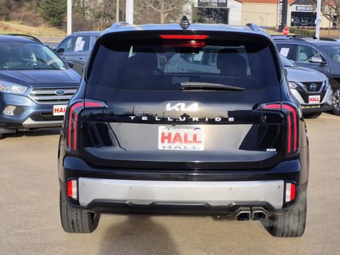 Used 2023 Kia Telluride EX w/ EX Captain's Chair Package image 5