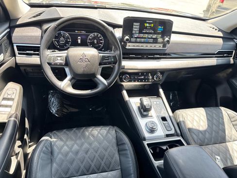 Used 2023 Mitsubishi Outlander SEL image 9