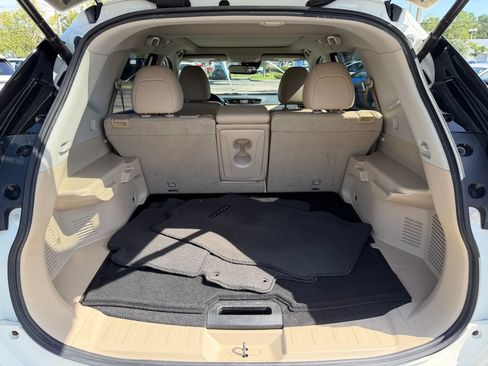 Used 2017 Nissan Rogue SL w/ SL Premium Package FWD image 7
