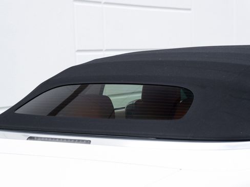 Used 2017 Rolls-Royce Dawn RWD image 21