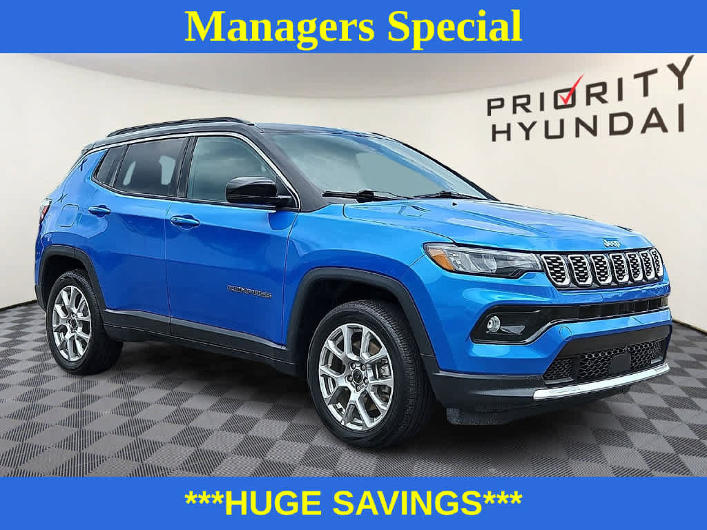 Used 2025 Jeep Compass Limited AWD/4WD image 3