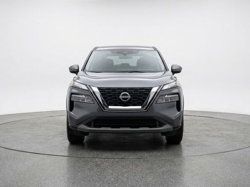 Used 2025 Nissan Rogue SV image 2