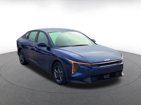 Used 2025 Kia K4 LXS image 3