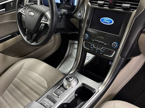 Used 2019 Ford Fusion SE FWD image 23
