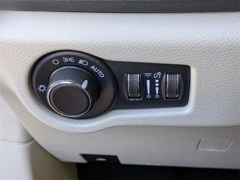 Certified 2023 Chrysler Voyager LX image 13