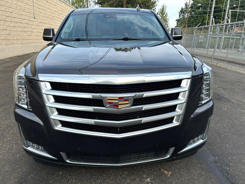 Used 2018 Cadillac Escalade ESV Luxury image 2
