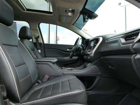 Used 2021 GMC Acadia Denali w/ Denali Technology Package AWD/4WD image 14