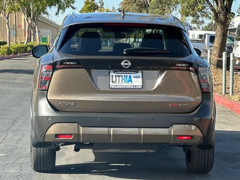 Used 2025 Nissan Kicks SR w/ SR Premium Package AWD/4WD image 8