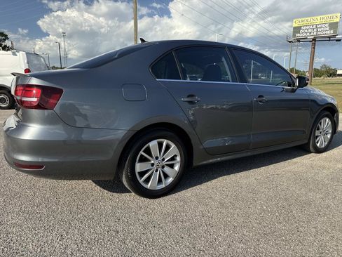 Used 2016 Volkswagen Jetta SE FWD image 4