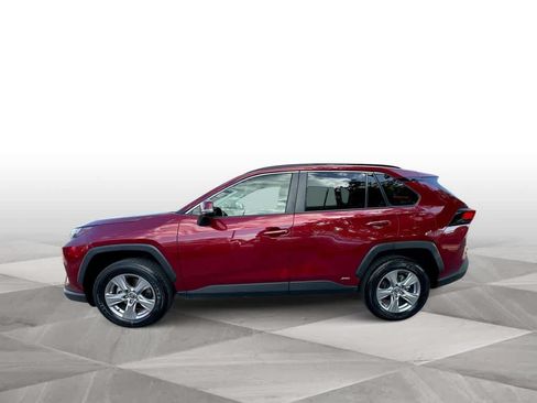 Used 2024 Toyota RAV4 XLE AWD/4WD image 5