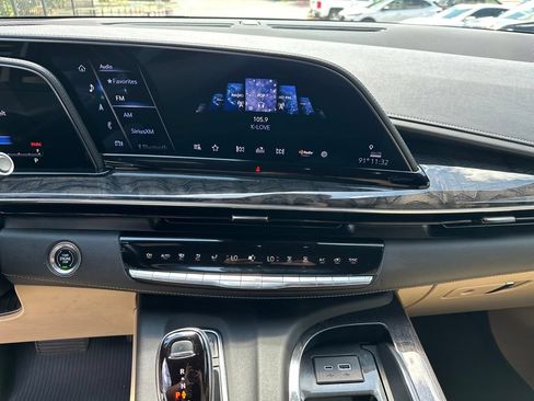 Used 2023 Cadillac Escalade ESV Premium Luxury w/ Performance Package AWD/4WD image 25