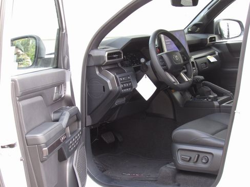 Certified 2025 Toyota 4Runner TRD Off-Road Premium image 10