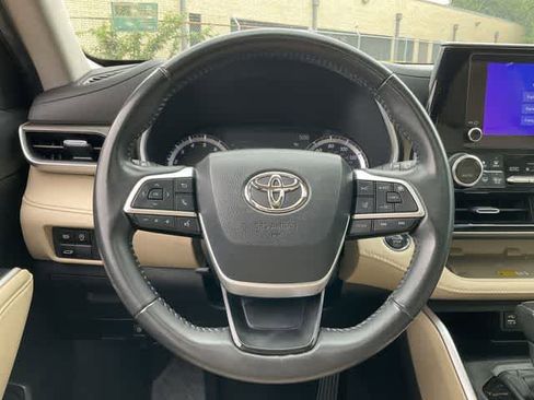 Used 2023 Toyota Highlander XLE FWD image 20