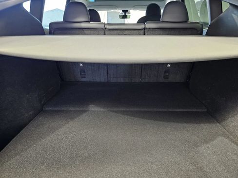 Used 2022 Tesla Model Y Long Range AWD/4WD image 10