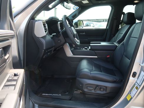 Used 2026 Toyota Sequoia Platinum AWD/4WD image 16