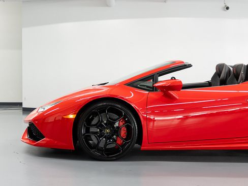 Used 2017 Lamborghini Huracan LP 610-4 AWD/4WD image 23
