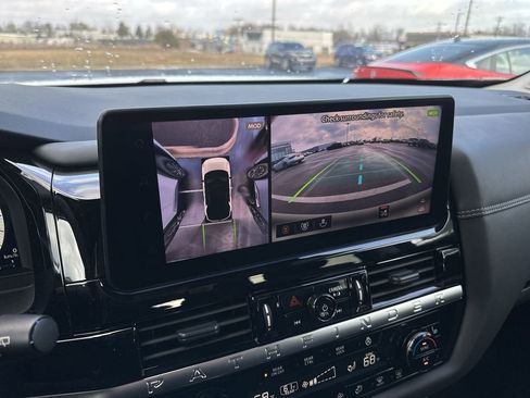 New 2026 Nissan Pathfinder Platinum image 17