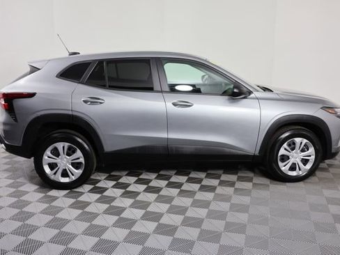 Used 2024 Chevrolet Trax LS w/ Driver Confidence Package image 9