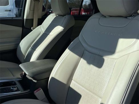 Used 2020 Ford Explorer Platinum w/ Premium Technology Package image 32