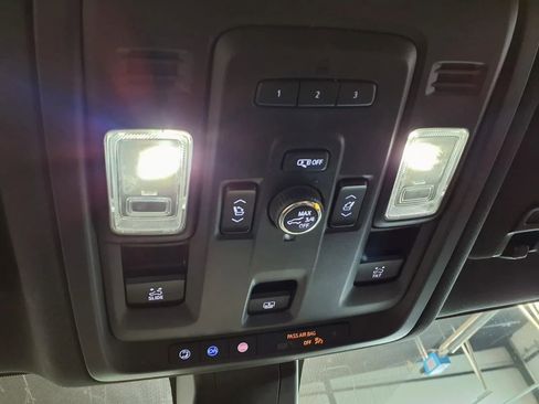 Used 2022 Chevrolet Suburban RST w/ Sport Performance Package image 28