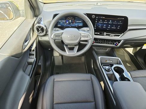 New 2027 Chevrolet Equinox LT w/ Convenience Package II FWD image 10