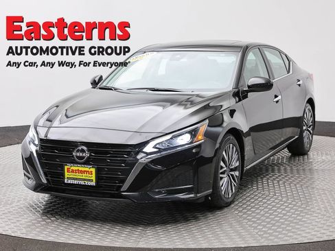 Used 2023 Nissan Altima 2.5 SV w/ SV Premium Package FWD image 1